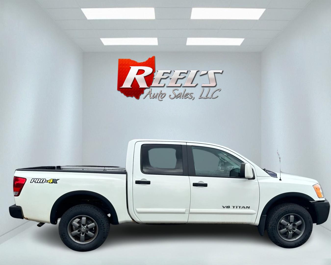 2013 White /Black Nissan Titan Pro-4X (1N6AA0EC0DN) with an 5.6L DOHC 32V V8 engine, Automatic transmission, located at 547 E. Main St., Orwell, OH, 44076, (440) 437-5893, 41.535435, -80.847855 - This 2013 Nissan Titan Pro-4X Crew Cab is a capable and well-equipped full-size pickup truck. It features a powerful 5.6L Endurance V8 engine paired with a 5-speed automatic transmission, a locking rear differential for improved traction, and a maximum towing capacity of 9,300 pounds. The truck is l - Photo#3
